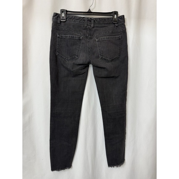 Free People Women's Destroyed Skinny Jeans Size 26 Raw Hem Carbon Black Crop - Picture 3 of 3